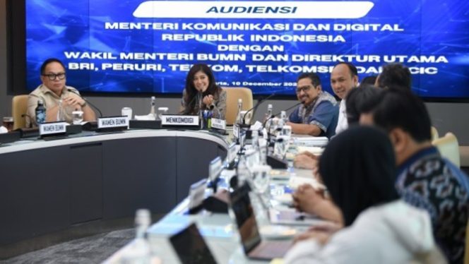 
					Pertemuan Menkomdigi Meutya Hafid dengan Wamen BUMN dan sejumlah direksi BUMN di kantor Kemkomdigi, Jakarta (Humas Komdigi)