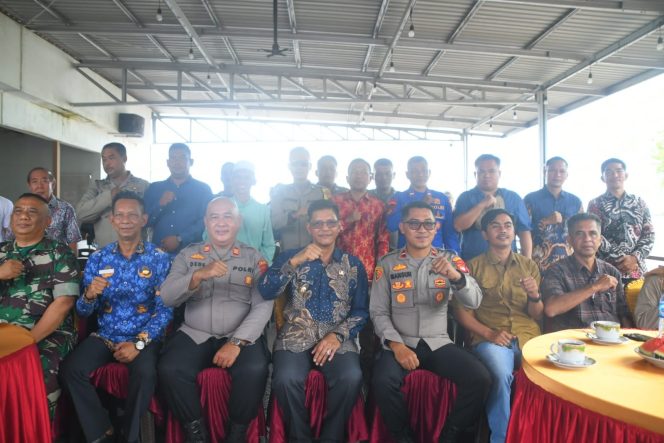 
					Wabup Kayong Utara Hadiri Kenal Pamit Kapolsek Simpang Hilir, Ajak Jaga Kondusivitas Wilayah